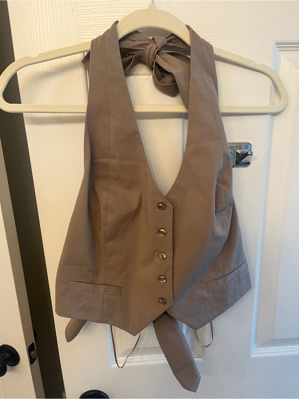 Good American Taupe Halter Vest with Button Front size M. NWT